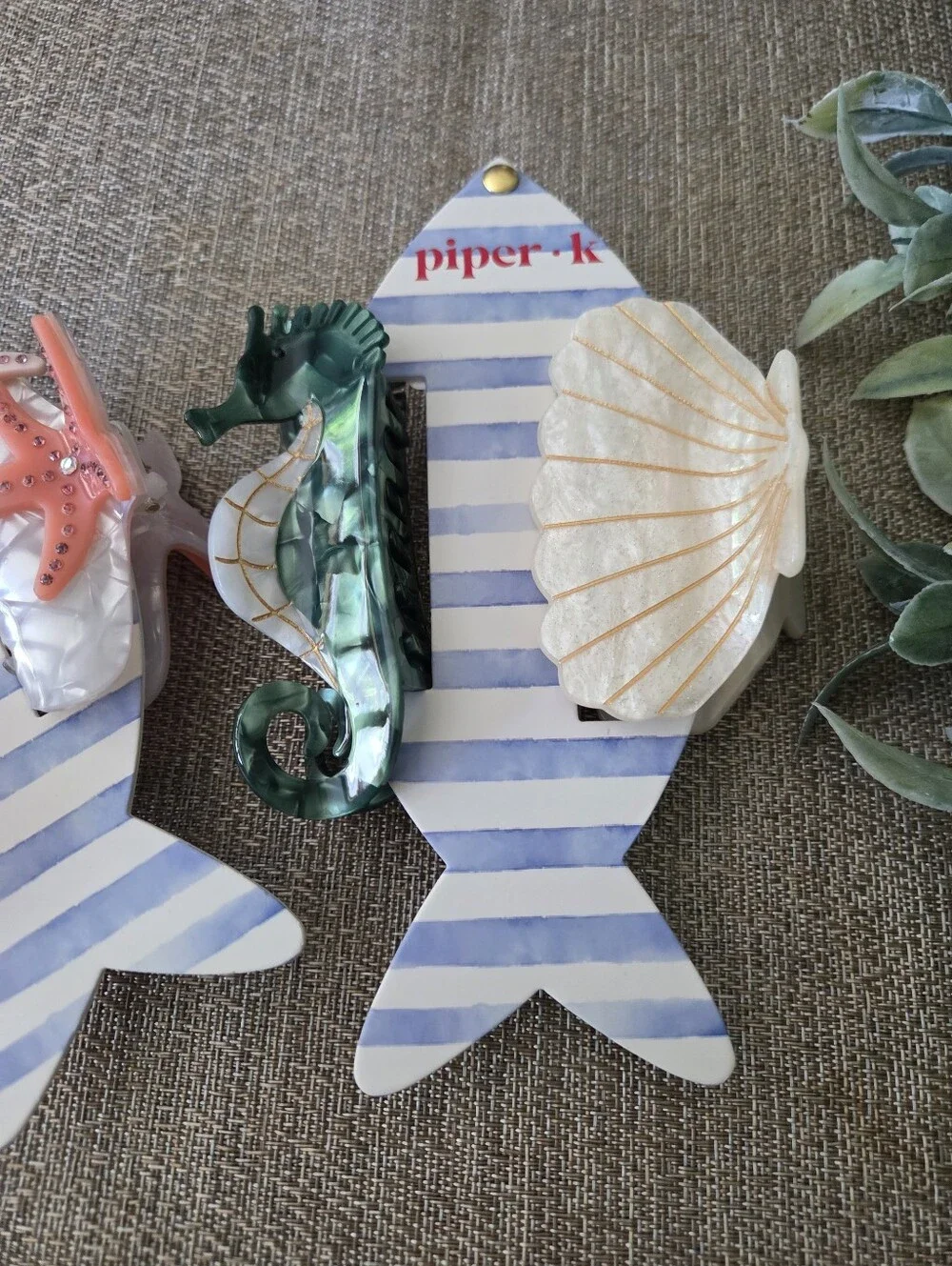 piper-k Pink Or Green Seahorse Hair Clips - Set of 2 - Picture 3 of 4